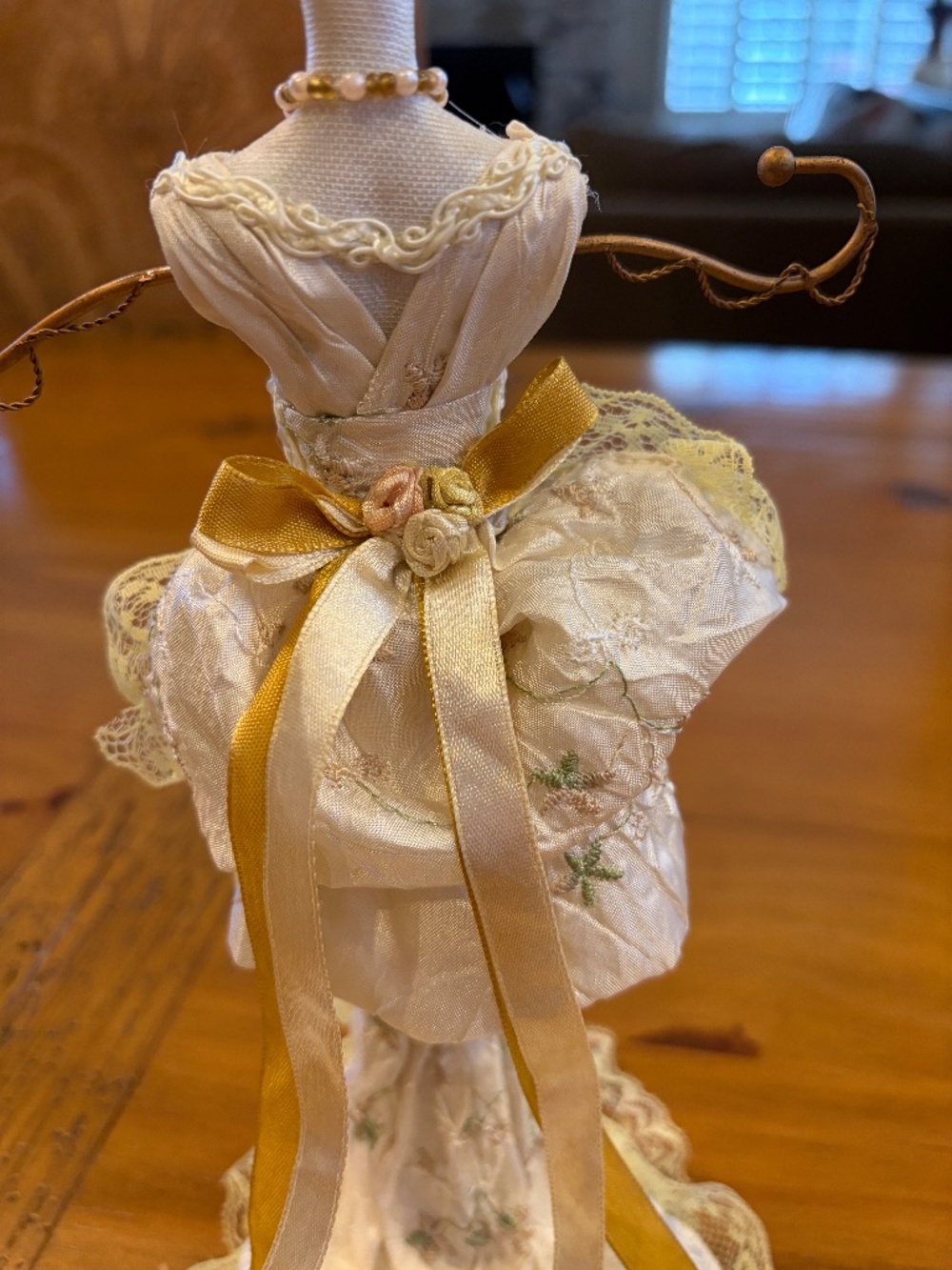 NWOT! Women's Yellow/Cream Shabby Chic Victorian Bodice Dress Necklace Holder - Picture 10 of 15